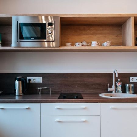 ריגה Stylish Latvian-Style Studio Apartment Near City Center, Parks, Cafes & Public Transit מראה חיצוני תמונה