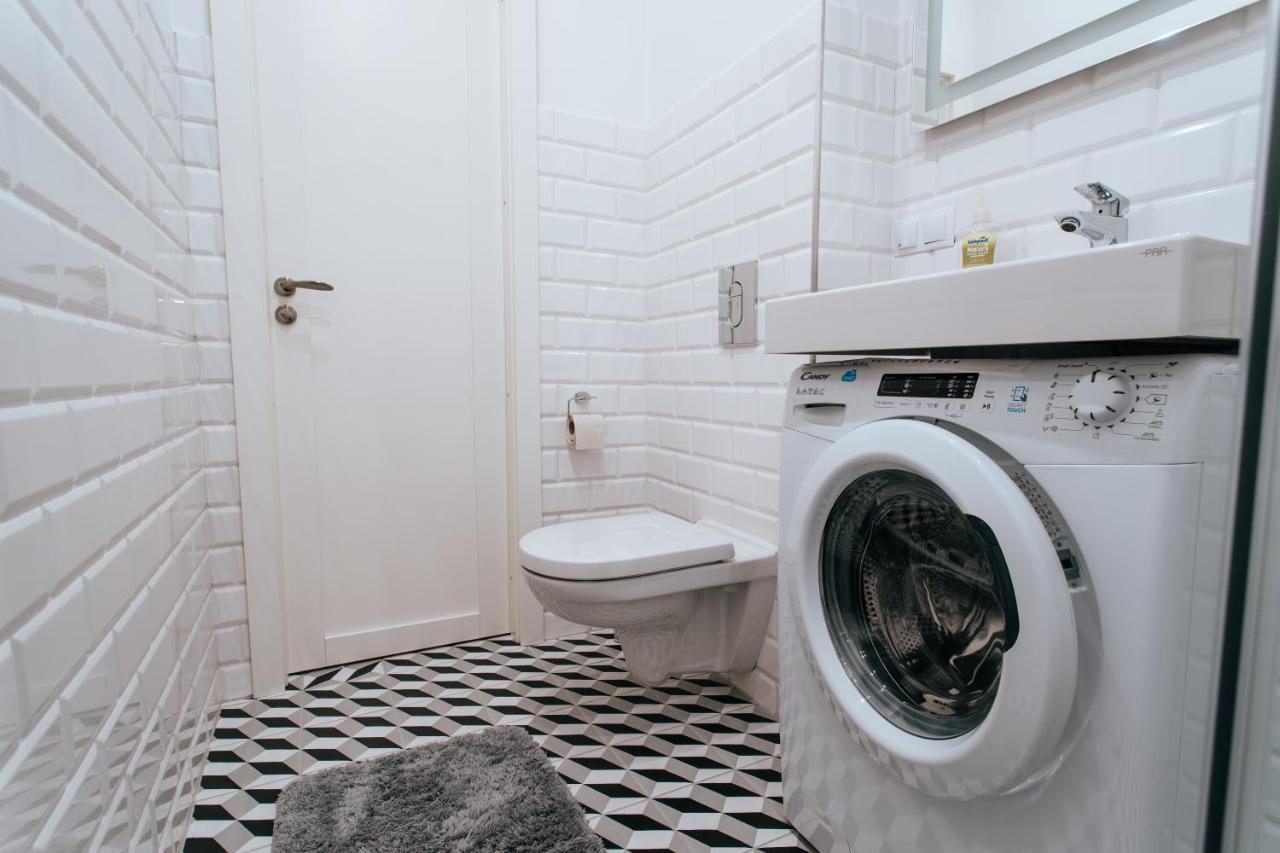 ריגה Stylish Latvian-Style Studio Apartment Near City Center, Parks, Cafes & Public Transit מראה חיצוני תמונה
